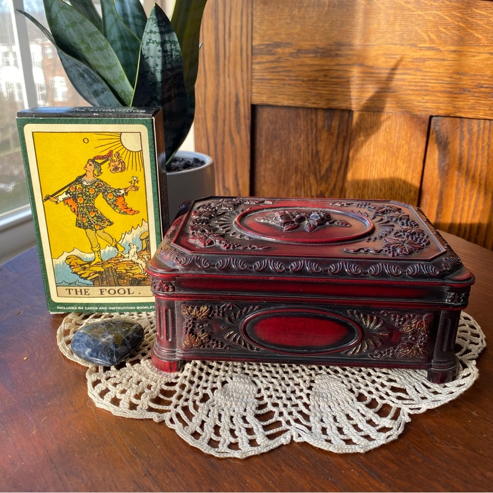 Smith-Waite Tarot Deck with Jewelry Box & Lapis Blue Heart Stone. EUC - Picture 4 of 15